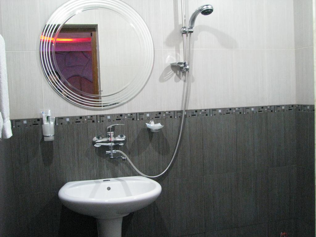 Princ Plaza Hotel Erevan Quarto foto