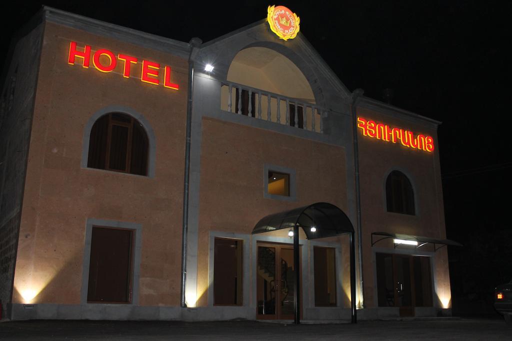 Princ Plaza Hotel Erevan Exterior foto